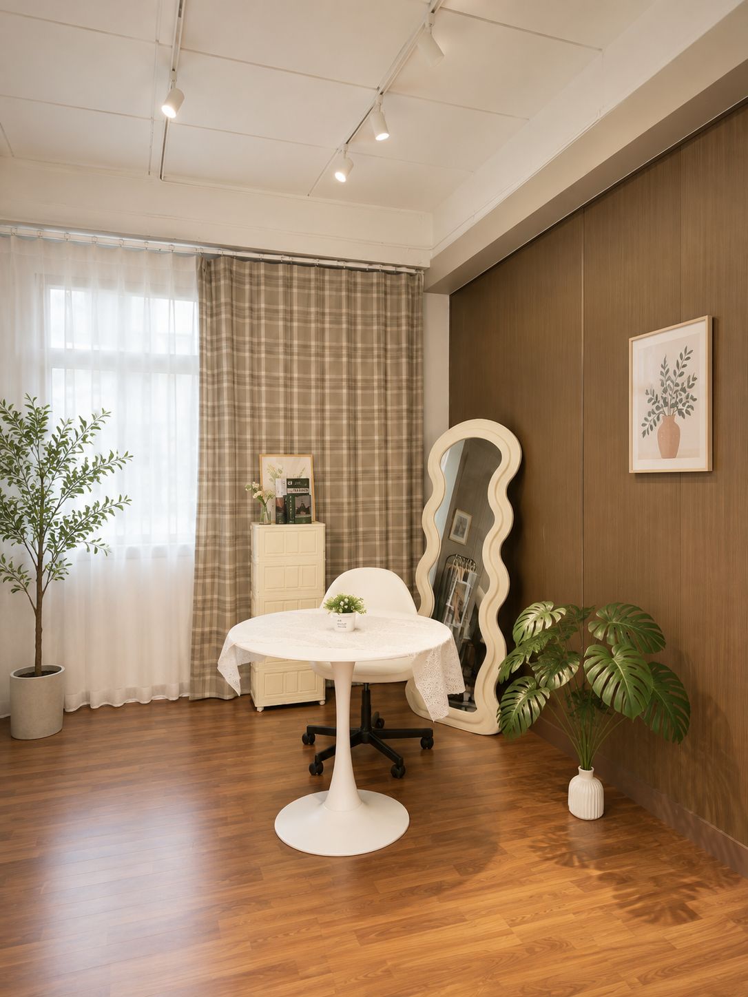 COCUT Studio interior - round table with wave mirror set